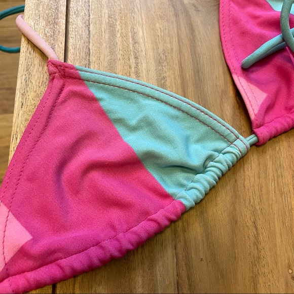Rosa Chá Color Block Teeny Bikini - Picture 5 of 5